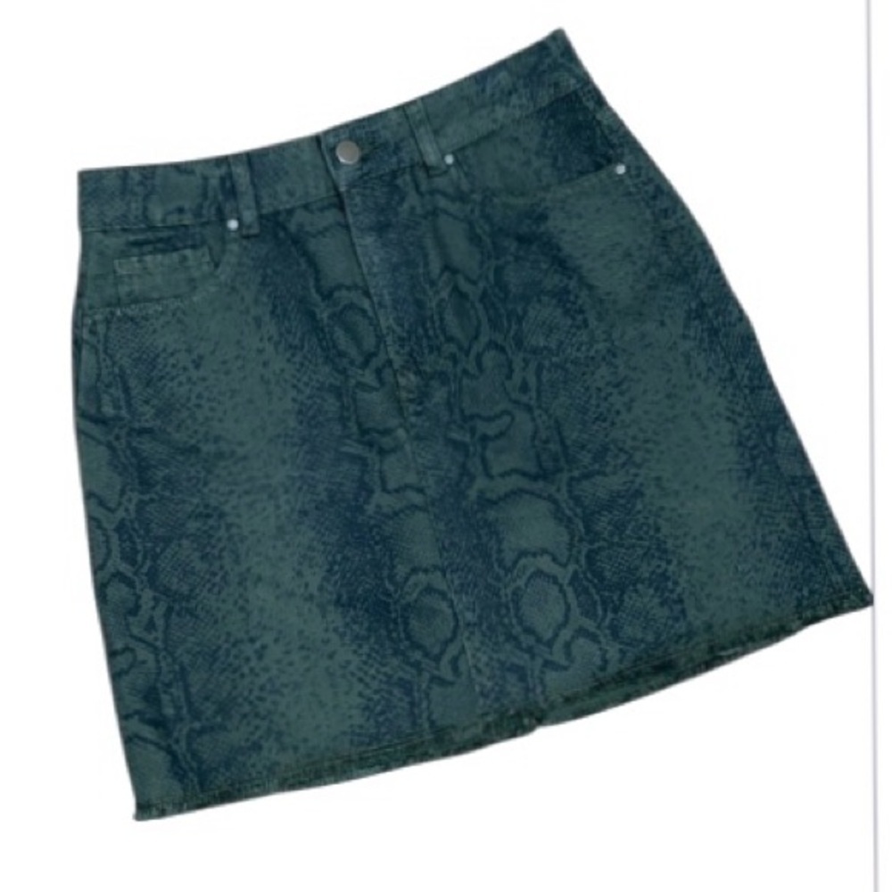 Hollister jean skirt ultra high rise 27 waist snake print green & black pockets‎